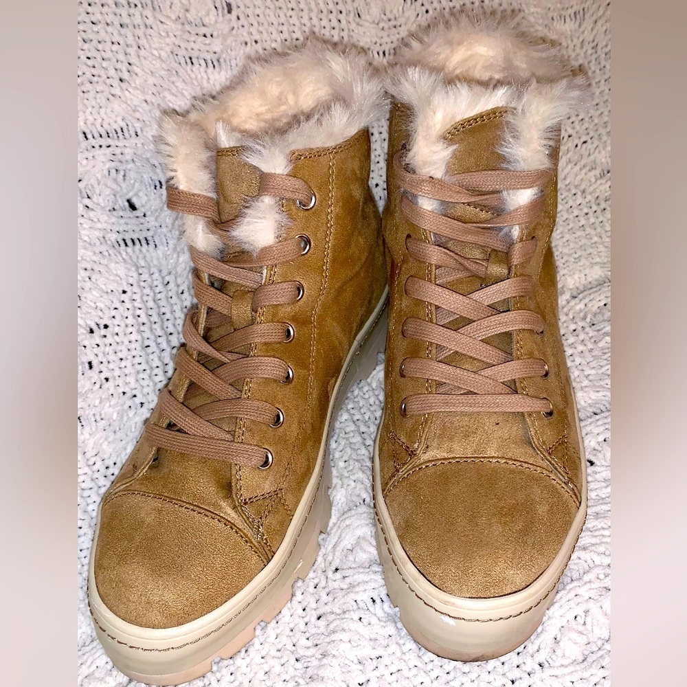 STEVE MADDEN BOOTS - 9.5